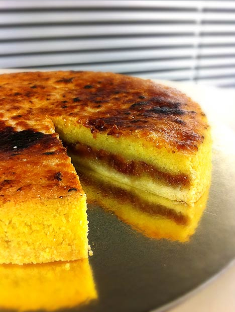 Bolo de fubá com goiabada – Flamboesa