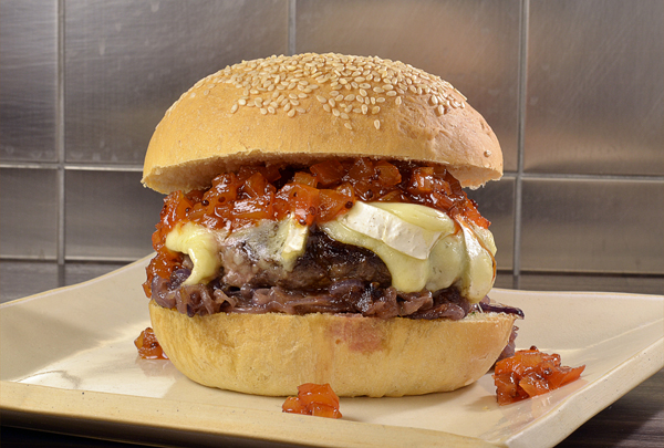 MAB NectaBurger hambúrguer de alcatra queijo brie cebola roxa caramelada e chutney de nectarina com páprica e Tabasco R 24 - SP Burger Fest