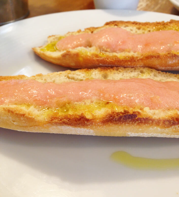 Pao com tomate e azeite Madri foto Cuecas na Cozinha - Onde Comer em Madri